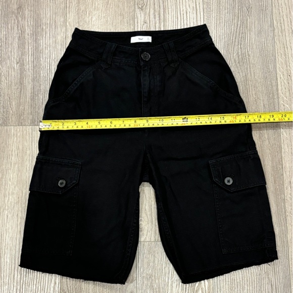 ARITZIA TNA Size 00 Dayton Cargo Shorts Long Black Cotton Lightweight Women - Picture 10 of 13
